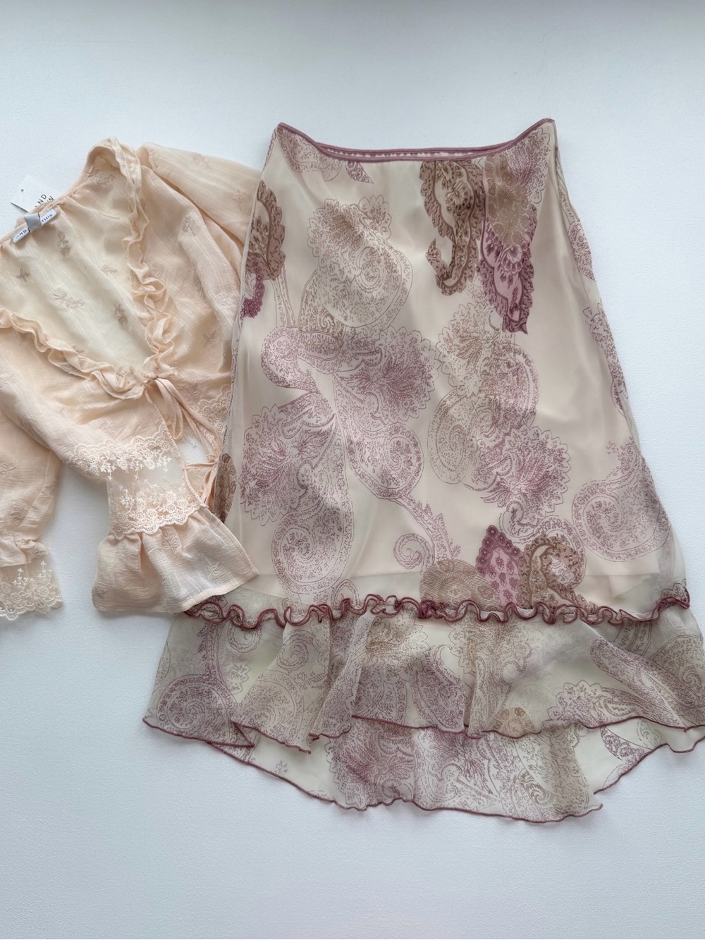 Vintage Ombre Romantic Paisley Ruffle Hem
Midi Skirt